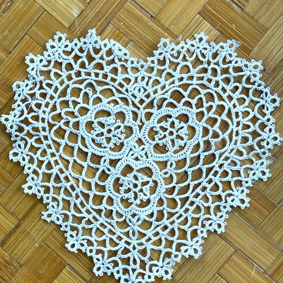 🌟HOST PICK!🌟🌹3 vintage doilies, heart & black, handmade - Picture 9 of 12